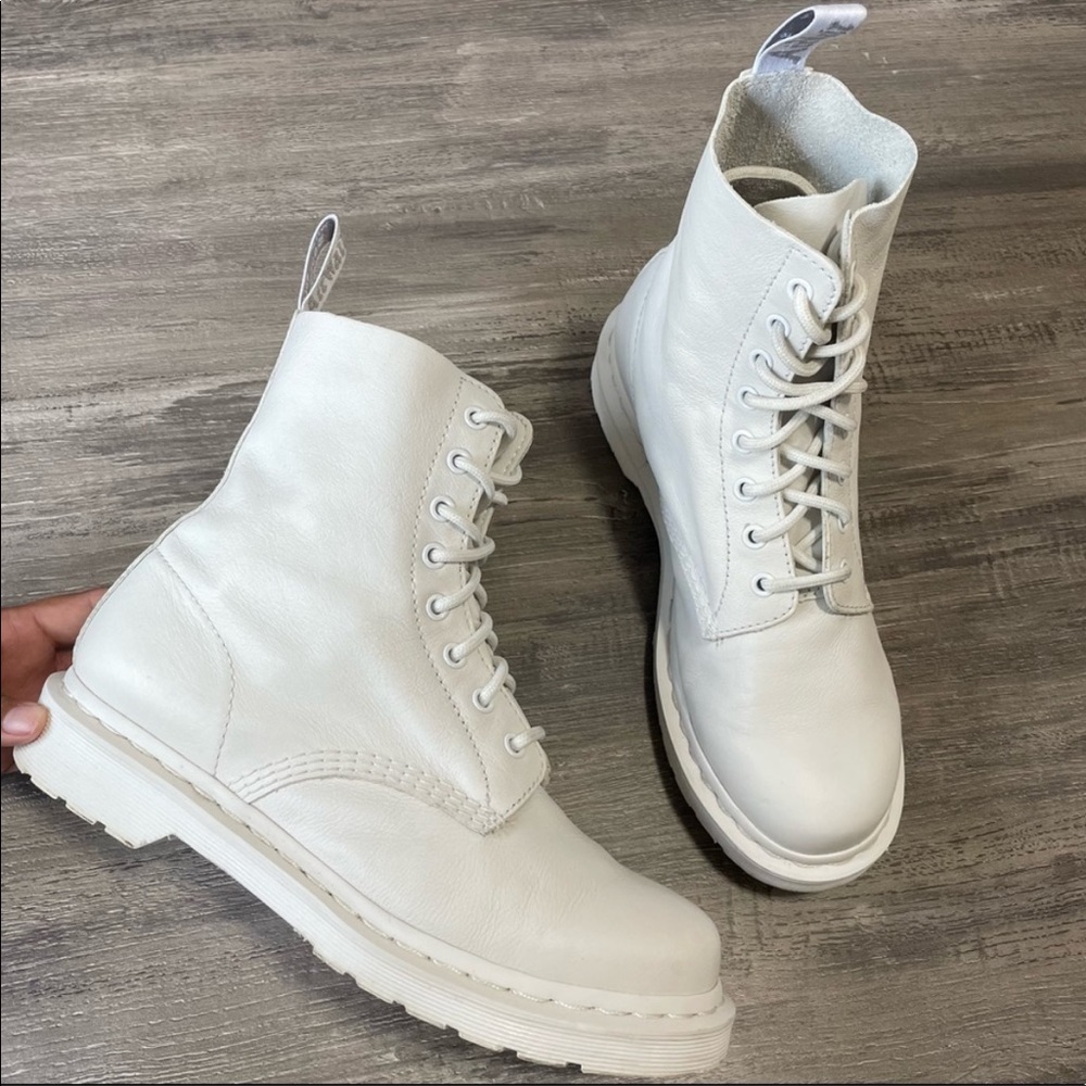 DR MARTEN all white soft leather size 9